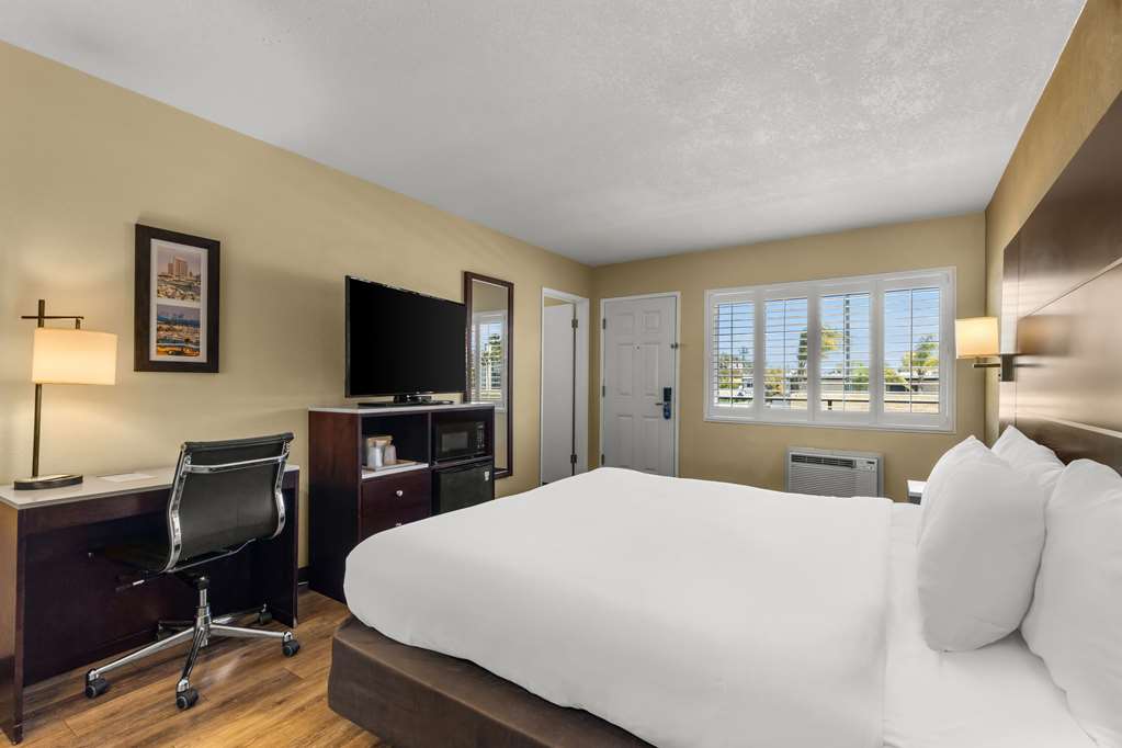 Comfort Inn San Diego Airport At The Harbor - photo 26