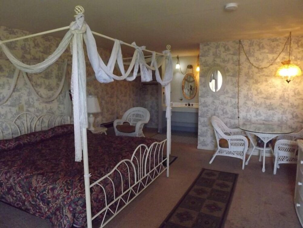 Holiday Motel - photo 12