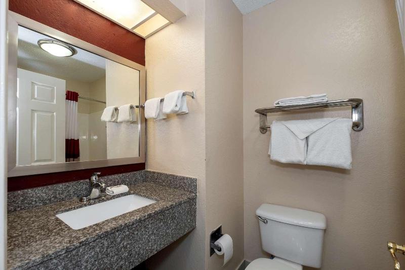 Red Roof Inn & Suites Pensacola NAS Corry - photo 9