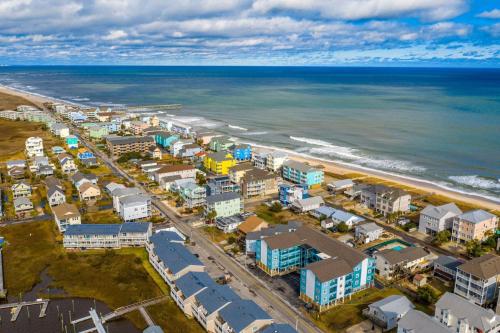The Sea Spot. Pup friendly a Pool and the Ocean — 4-Star Luxury Hotel in Carolina Beach, United States