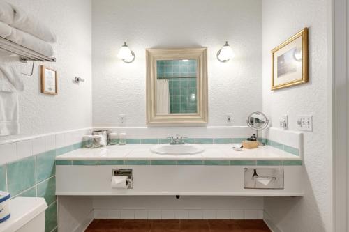 El Pueblo Inn - photo 53