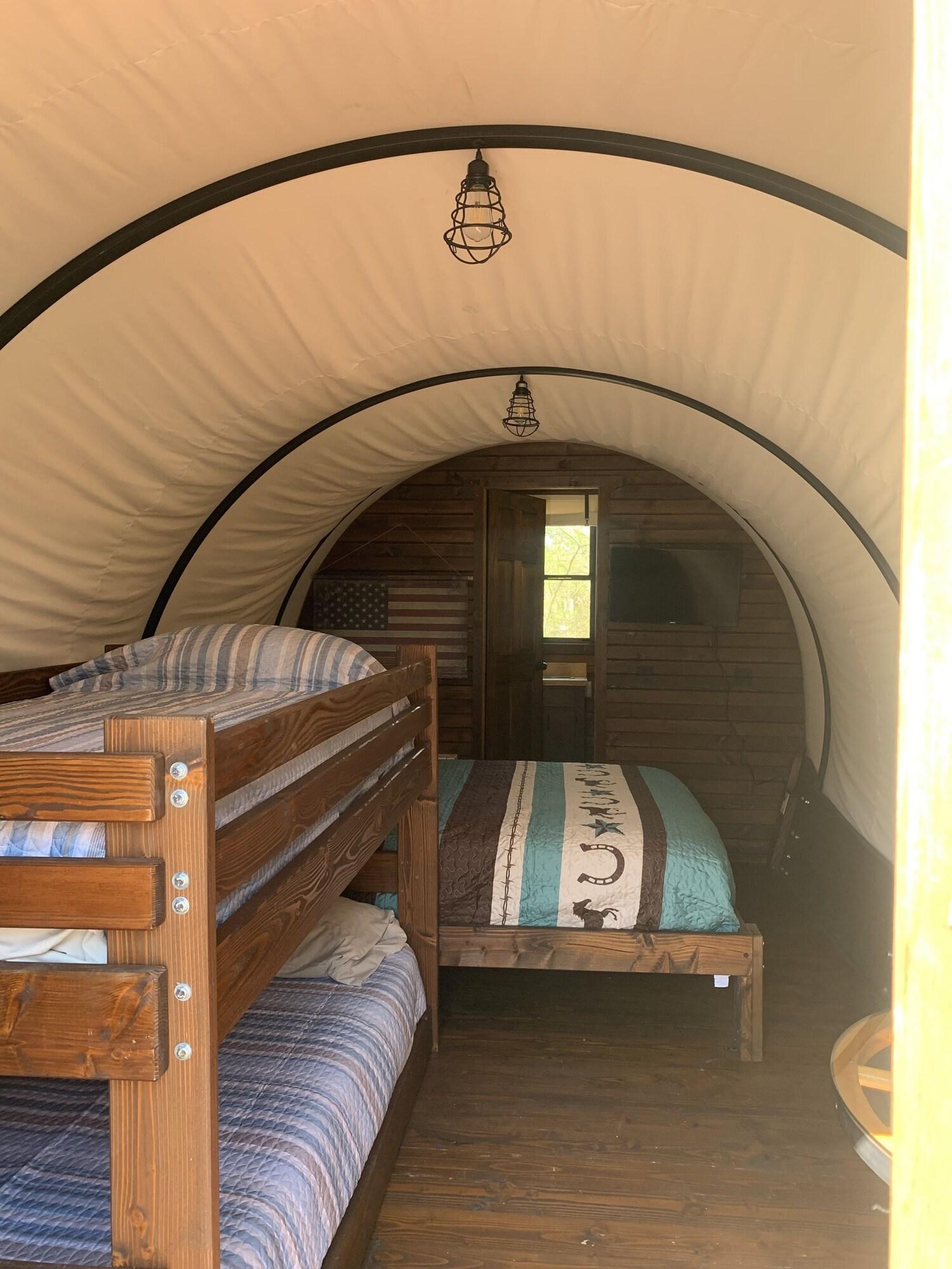 Ultimate Covered Wagon Pioneers Paradise - last minute hotel in Brownsville