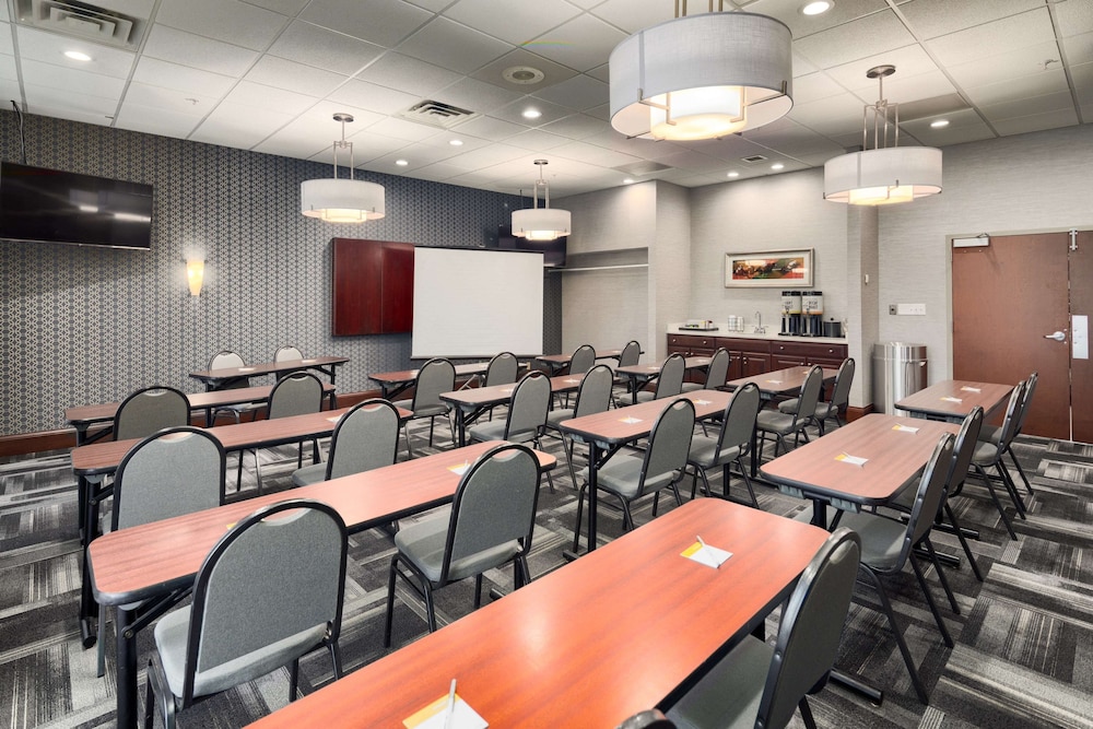 Hampton Inn Louisville Northeast - photo 34