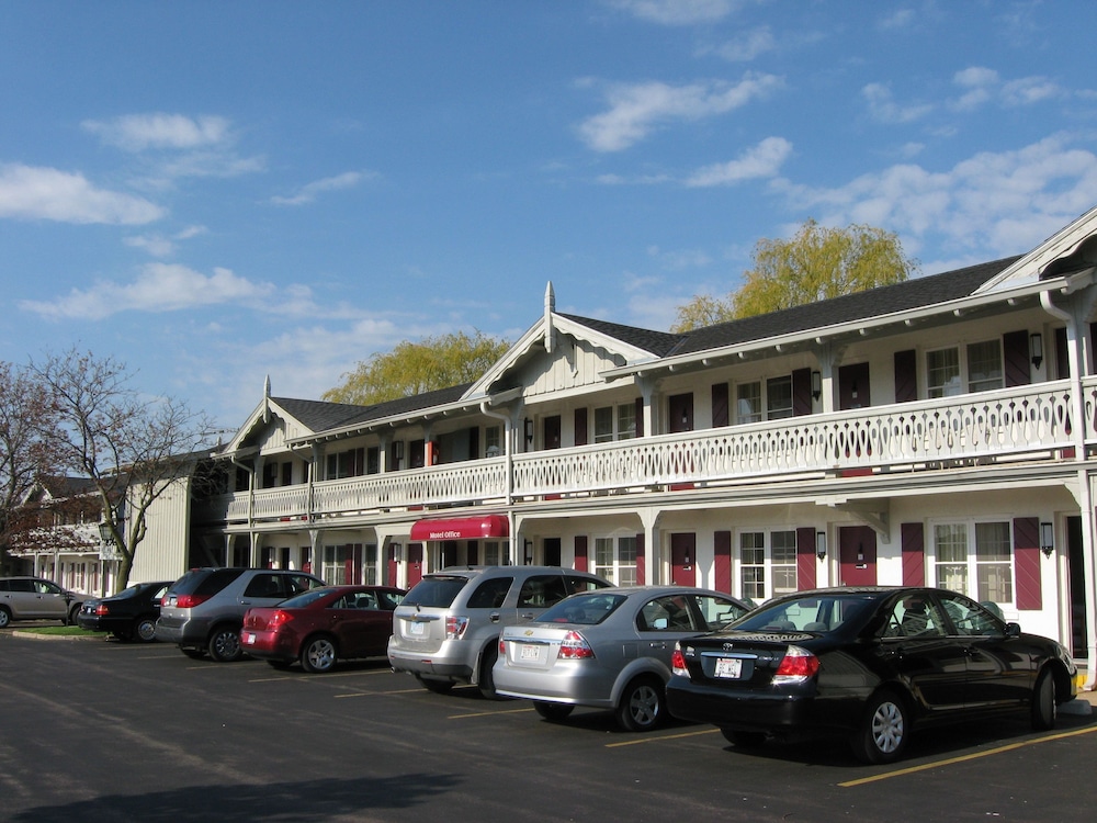 Chalet Motel Mequon - photo 20