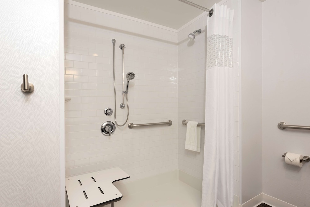 Hampton Inn & Suites Chicago Schaumburg - photo 20