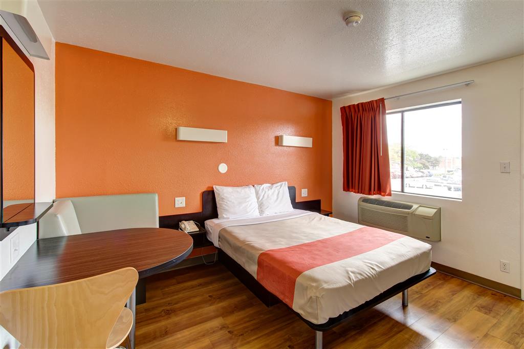 Motel 6 Amherst OH Cleveland West Lorain - photo 11