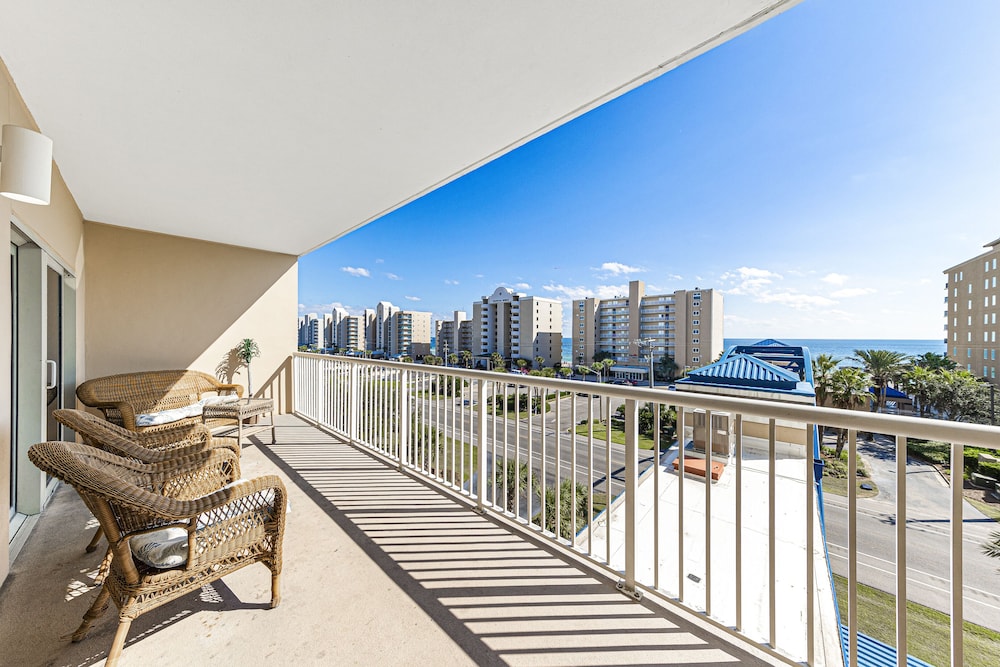Crystal Tower Comfort Condos by Hosteeva - photo 123