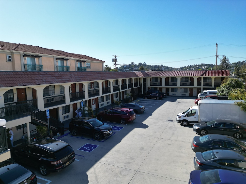 Chariot Inn Glendale Pasadena - photo 21