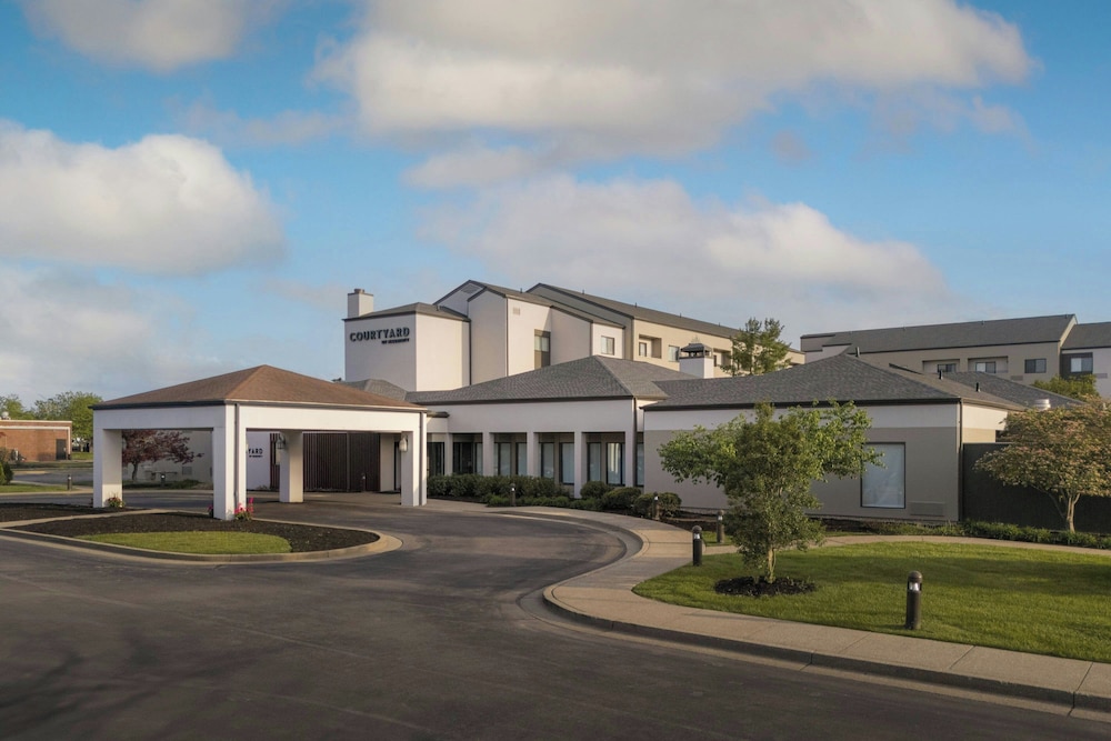 Courtyard By Marriott Louisville East — Louisville