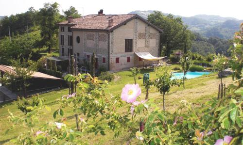 Agriturismo Campo del Pillo — 4-Star Luxury Hotel in Castelnovo Ne'monti, Italy