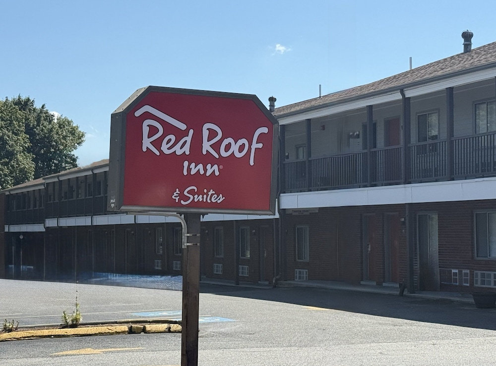 Red Roof Inn & Suites Swansea - photo 17