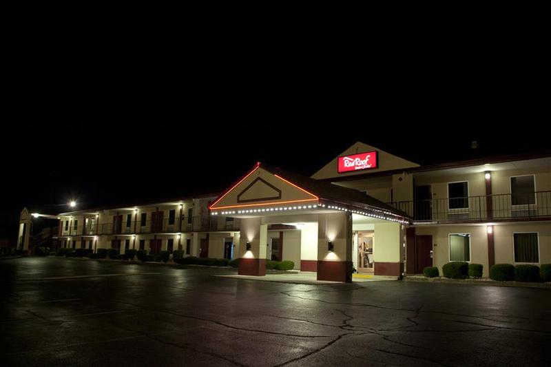 Red Roof Inn & Suites Jackson TN - photo 4
