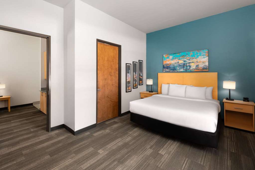 La Quinta Inn & Suites by Wyndham Austin NW Lakeline Mall - photo 23