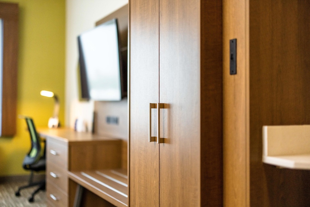 Holiday Inn Express & Suites San Jose Silicon Valley - photo 31