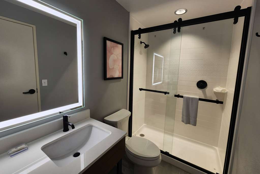La Quinta Inn & Suites by Wyndham Del Rio - photo 34