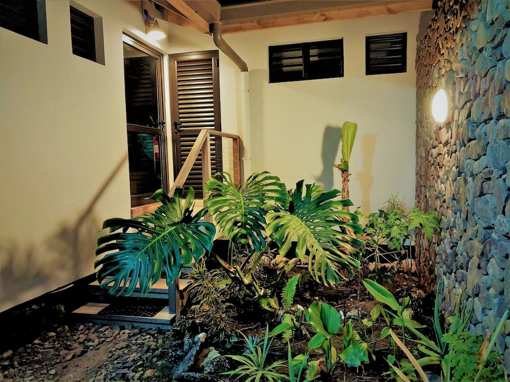 Moorea Toatea Beach Hoe — Unknown City — photo 3