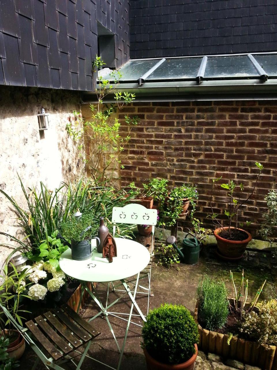 Coeur Historique My Little Garden Parking Gratuit 500m La Clef de Honfleur in Honfleur, France