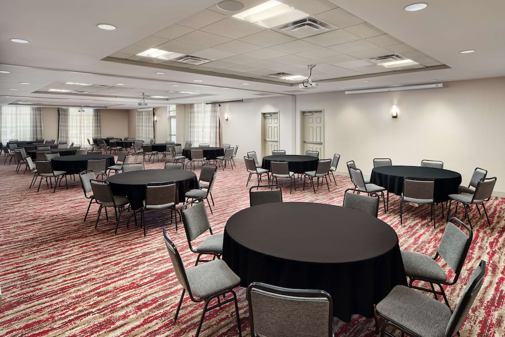 Hilton Garden Inn Schaumburg - photo 27