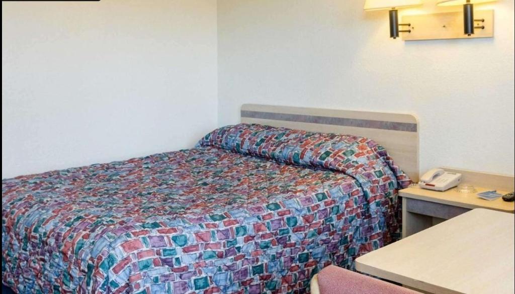 Express Inn Near Columbus Airport - photo 9