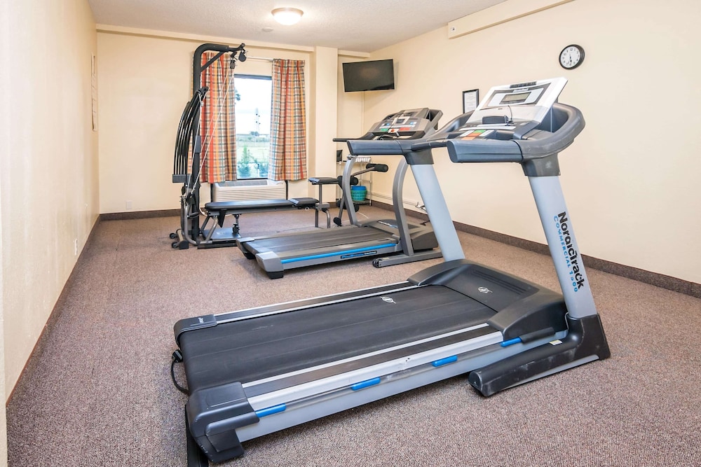Days Inn & Suites by Wyndham Lake Okeechobee - photo 43
