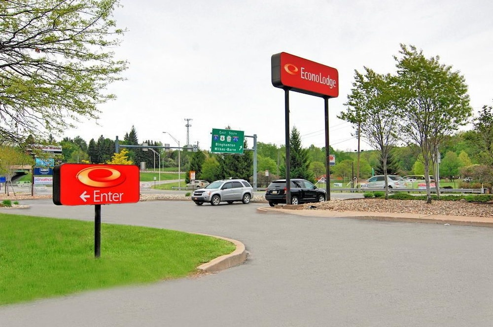 Econo Lodge Clarks Summit Scranton - photo 24