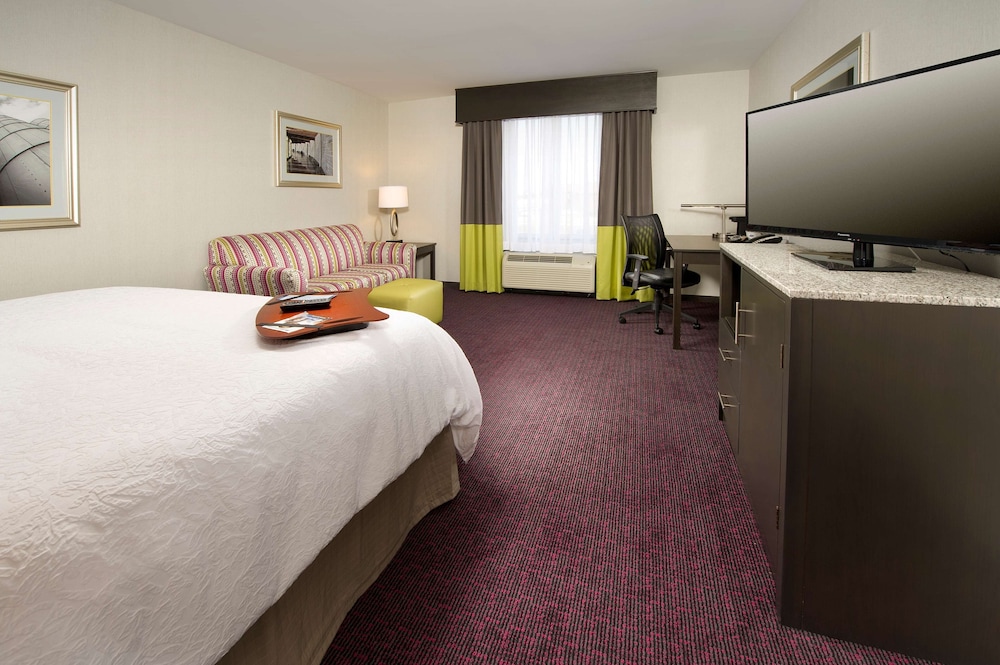 Hampton Inn & Suites Buffalo Airport - photo 9