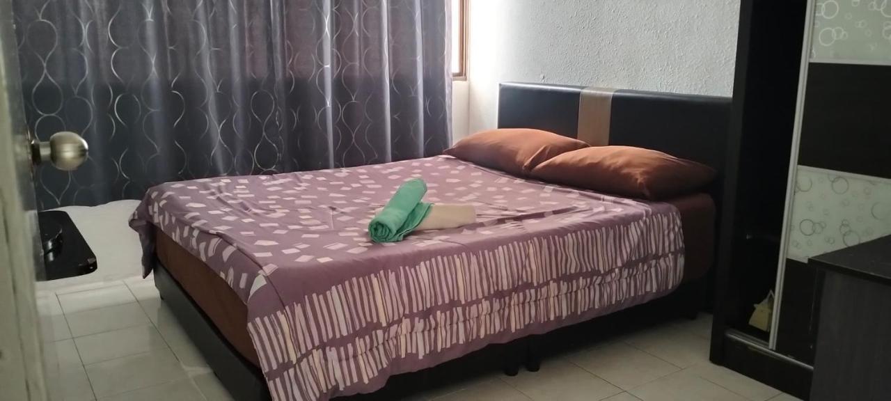 Bayu Emas Apartment — 5-Star Luxury Hotel in Batu Feringgi, Malaysia