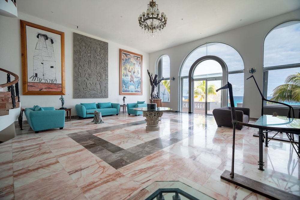 Hotel y Museo Casa Turquesa in Cancun, Mexico