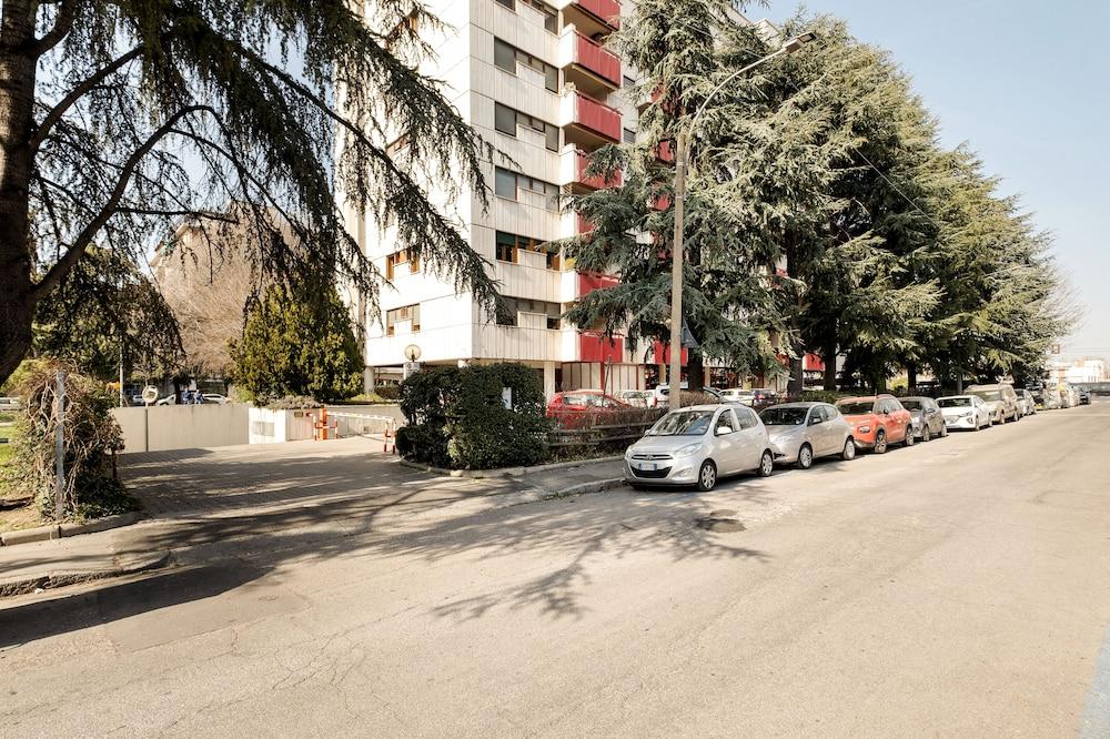 GuestHost Maggiore Residence Flats — 4-Star Luxury Hotel in Bologna, Italy