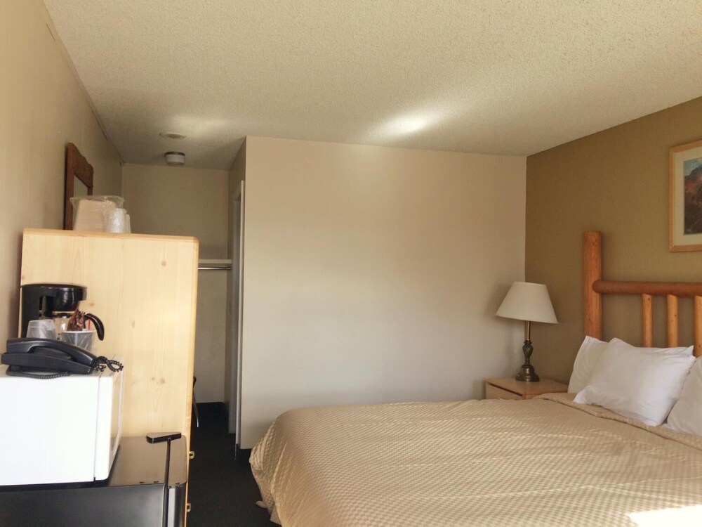 Battle Mountain Inn - photo 11