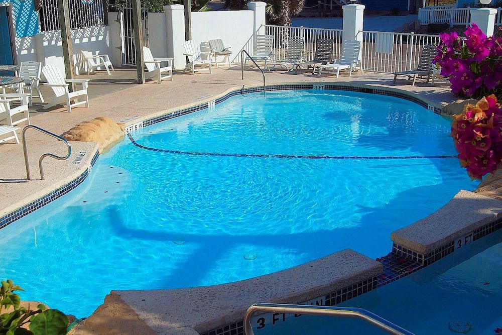 Ad651 sunny and Chairs in Port Aransas, United States