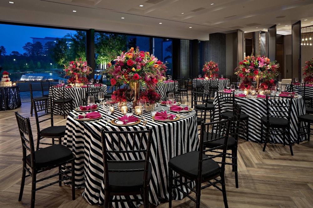 Houston Cityplace Marriott at Springwoods Village - photo 10