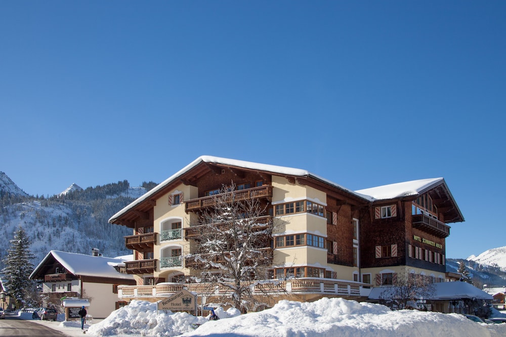 Das Traditionshotel Schwarzer Adler — Tannheim