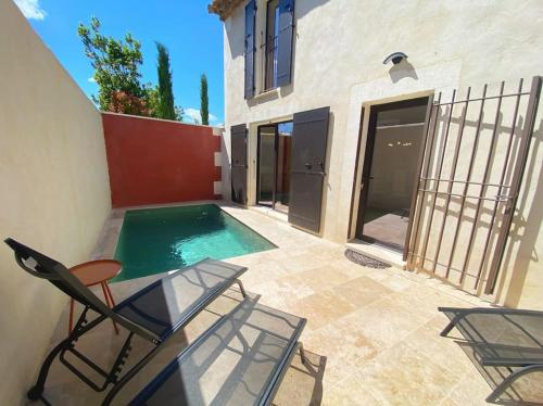 Mazet avec piscine in Saint-Remy-De-Provence, France