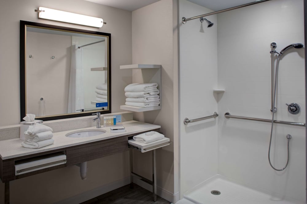 Hampton Inn & Suites Syracuse North Airport Area - photo 51