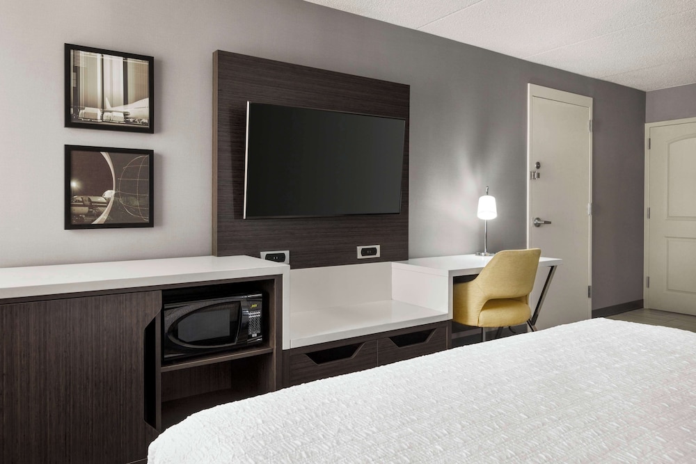 Hampton Inn Chicago O'Hare International Airport - photo 8