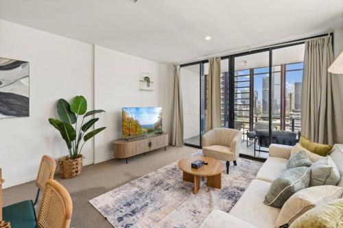 Unbeatable River and CBD Views Pool 2Car and Prime Spot — 4-Star Luxury Hotel in Brisbane, Australia