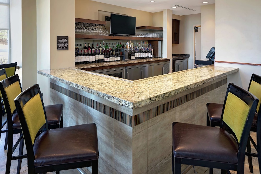 Hilton Garden Inn Hartford North Bradley International Airport - photo 31