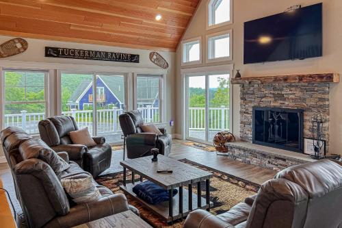 Hilltop Hideaway — 4-Star Luxury Hotel in None, United States