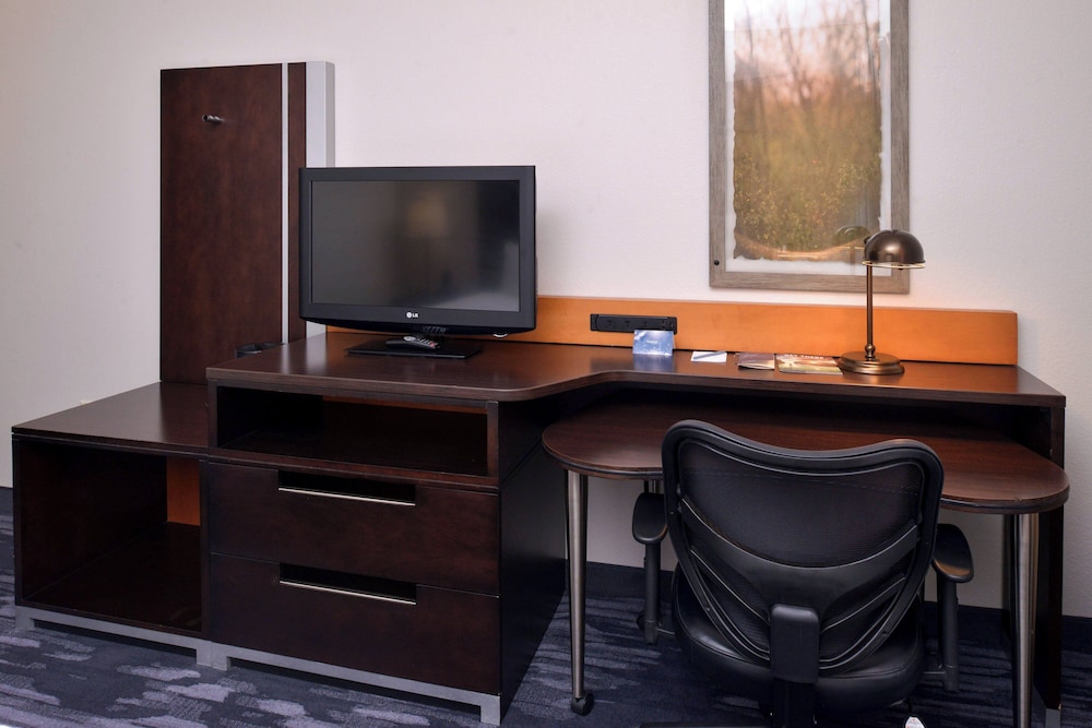 Fairfield Inn & Suites Cedar Rapids - photo 20