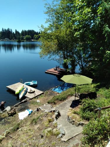 Guppies Lakehouse Prvt. Lake Acc Close to Rainier in Graham, United States