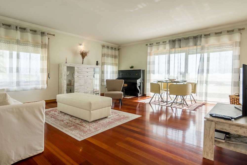 São Félix Ocean Views Apartment — 4-Star Luxury Hotel in Vila Nova De Gaia, Portugal