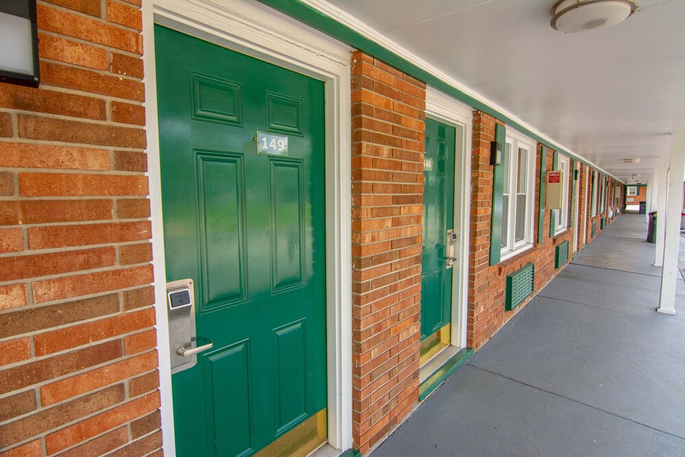 Eden Inn Motel - photo 16