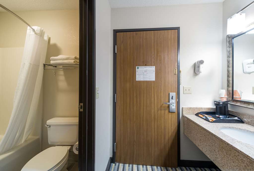 Quality Inn Michigan City South - photo 8