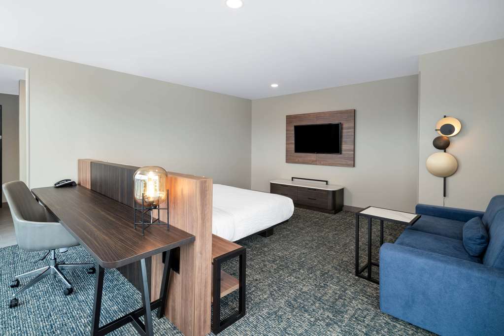 La Quinta Inn & Suites by Wyndham Nashville Downtown Stadium - photo 37