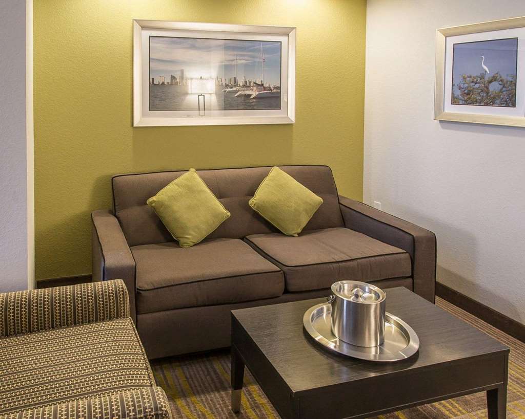 Comfort Suites Miami Airport North - photo 22