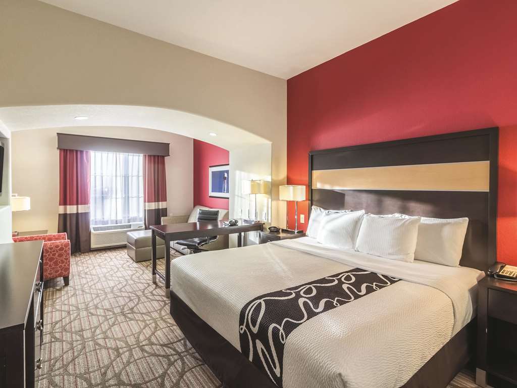 La Quinta Inn & Suites by Wyndham Fargo Medical Center - photo 19