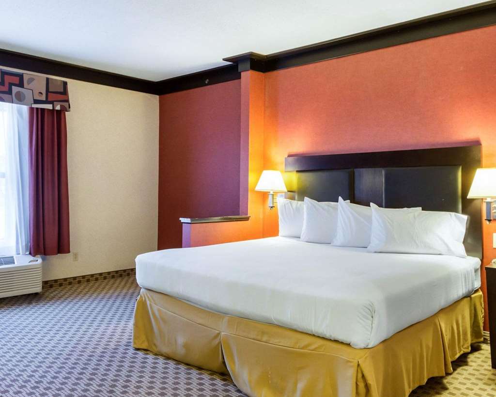 Quality Inn & Suites Oakwood Village Cleveland South - photo 23