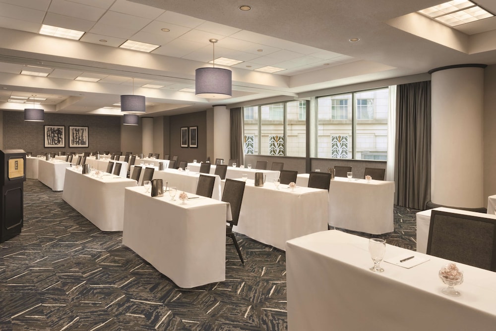 Embassy Suites by Hilton Indianapolis Downtown - photo 55