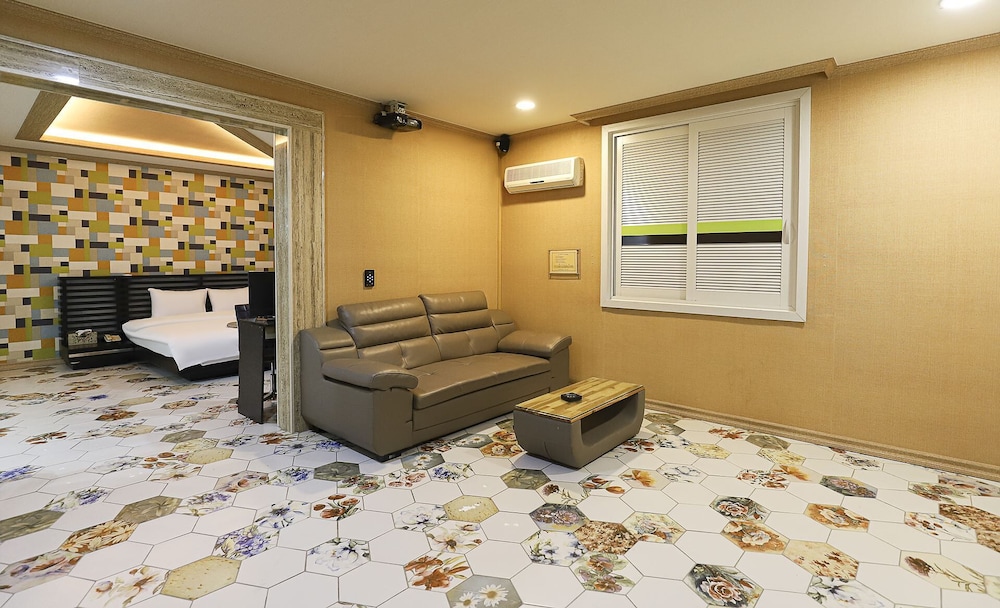 Tiffany Self Check in Hotel in Koesan, South Korea